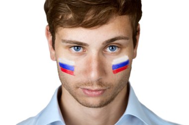 Rus bayrağı ile futbol fan yüzü boyalı 
