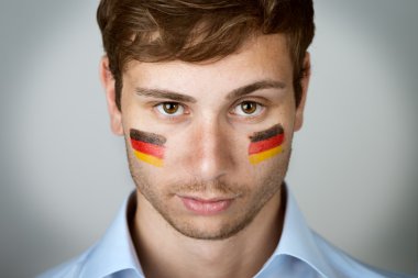 Almanya bayrağı ile futbol fan yüzü boyalı 