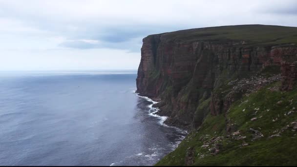 St Johns Head acantilados del mar en Orkney, Escocia — Vídeos de Stock