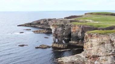orkney Islands İskoçya'daki yesnaby Kalesi denilen deniz yığını