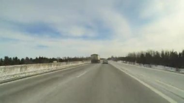 güneşli bir günde bir timelapse kış pov sürücü