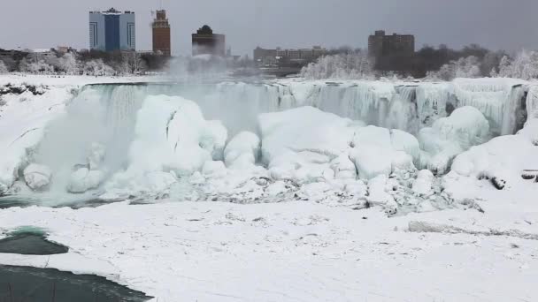 Вид на американские водопады зимой, Ниагарский водопад — стоковое видео