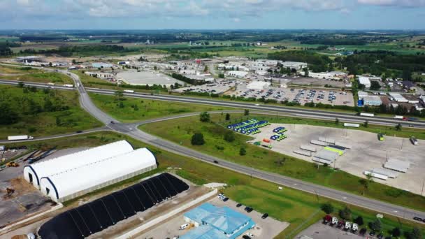 Vista Aerea Presso Una Grande Fermata Del Camion Una Superstrada — Video Stock