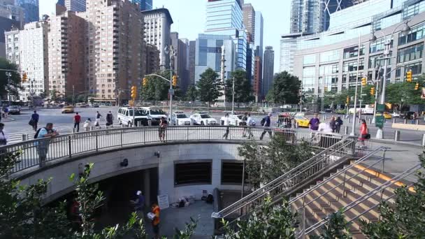 Metró bejáratánál, columbus Circle Manhattan — Stock videók