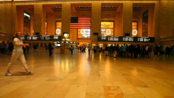 Passengers move through Grand central Station in Manhattan — Stock Video