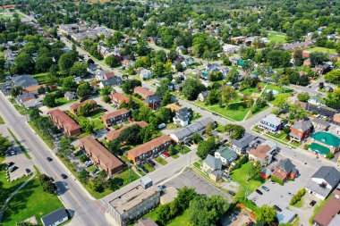 Güzel bir günde Dunnville, Ontario, Kanada 'nın hava sahnesi