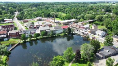 Ayr, Ontario, Kanada şehir merkezinin hava sahnesi.