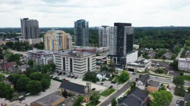 Waterloo, Ontario, Kanada 4K 'nın havadan görüntüsü