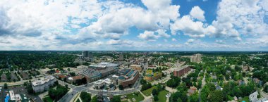 Waterloo, Ontario, Kanada şehir merkezinde bir panorama.
