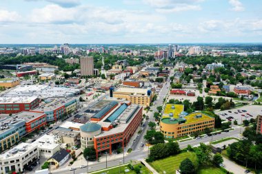 Waterloo, Ontario, Kanada şehir merkezinden bir hava sahnesi