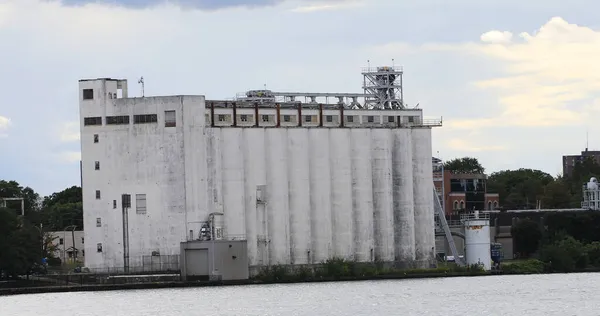 Vista Dos Silos Antigos Windsor Ontário Canadá Através Rio Detroit — Fotografia de Stock