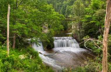 Ontario, Kanada 'daki Yukarı Kiliseler Şelalesi