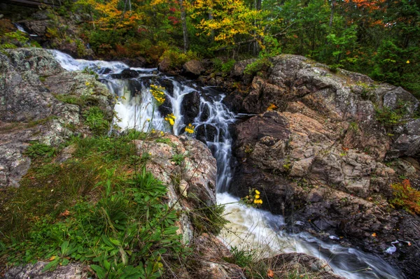Jesienią Crystal Falls Ontario — Zdjęcie stockowe