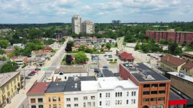 Waterloo, Ontario 'nun havadan görünüşü, Kanada şehir merkezi 4K
