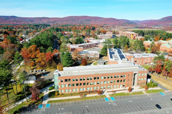 Westfield, Massachusetts, ABD - 11 Kasım 2021: Westfield Üniversitesi, Massachusetts, ABD