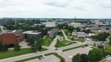 Waterloo, Ontario, Kanada - 17 Ekim 2021: Waterloo Üniversitesi Havacılık, Ontario, Kanada 4K