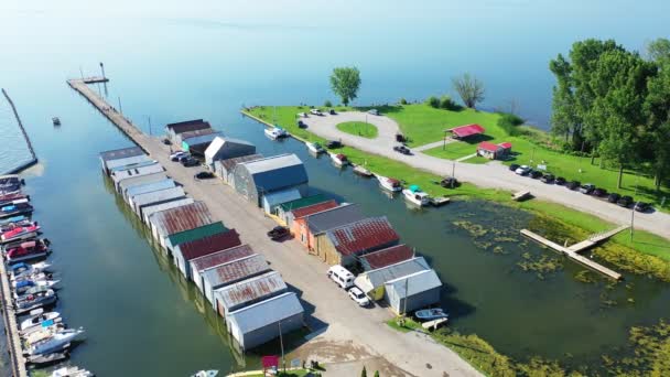 加拿大安大略省罗万港船屋空中景观4K — 图库视频影像