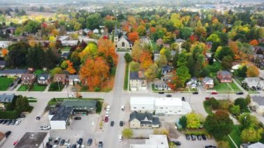 4K sonbaharında Fergus, Ontario, Kanada 'nın hava manzarası