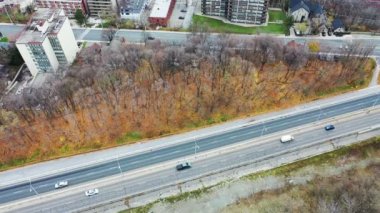 Hava yükselişi Hamilton, Ontario, Kanada şehir merkezi 4K 'yı gözler önüne serdi