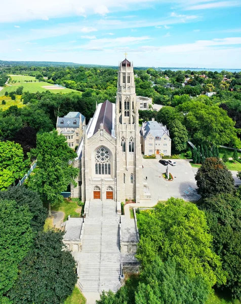2021年10月30日 加拿大安大略省汉密尔顿 位于加拿大安大略省汉密尔顿的基督大教堂的空中 — 图库照片