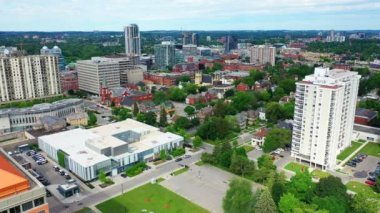 4K yazında Kanada, Ontario, Kitchener 'ın hava sahnesi.