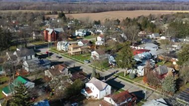 Burford, Ontario, Kanada şehir merkezinin havadan görüntüsü.
