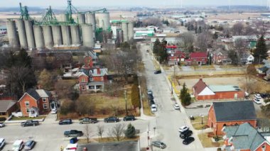 4K ilkbaharında Blenheim, Ontario, Kanada 'nın hava manzarası
