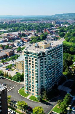 Milton, Ontario, Kanada 'nın hava dikey ilkbahar sabahı