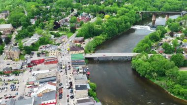 Güzel bir günde Paris, Ontario, Kanada 'nın havadan uçuşu.