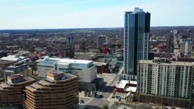 Aerial of Kitchener, Ontario, Kanada 4K ilkbaharında