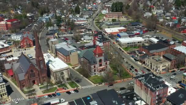 Aerial Zoom Northampton Massachusetts United States Traffic — Stockvideo