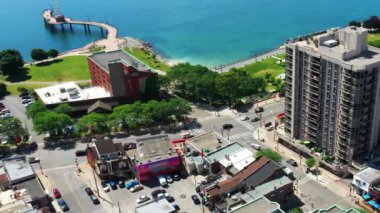 Burlington, Ontario, Kanada 'nın güzel 4K günündeki hava hızlandırılmış görüntüsü