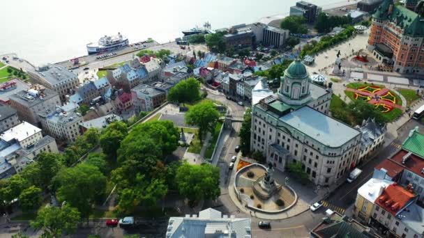 夏の終わりにカナダのケベック市の旧市街の空中ビュー — ストック動画