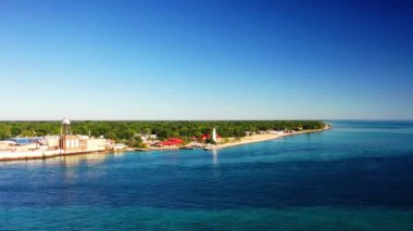 Sarnia, Ontario, Kanada 'dan Huron Limanı ve Deniz feneri Havalimanı 4K