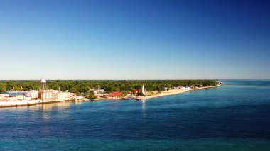 Sarnia, Kanada ve Amerika Birleşik Devletleri 'nin Huron Limanı' ndaki St Clair Nehri 'nin antresi.