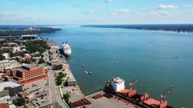 Trois Riviere, Quebec, Kanada ve St Lawrence Nehri 'nin hava manzarası