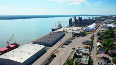 Hava sahnesi: Trois Rivieres, Quebec, Ontario, güzel bir sabah 4K