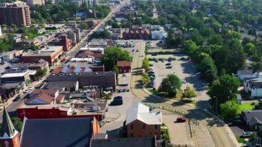 4K ilkbaharında Milton, Ontario, Kanada 'nın hava zoom' u