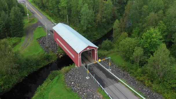 Vista Aérea Del Grandchamp Covered Bridge Quebec Canadá — Vídeo de stock