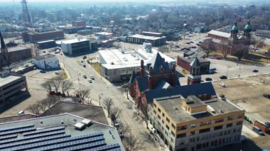 Chatham şehir merkezinin havadan görüntüsü, Ontario, Kanada 4K