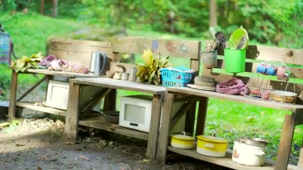 Echt Keukenspeelgoed Voor Kinderen Kleuterschool Het Bos Spelen Spel Gebruiksvoorwerpen — Stockvideo