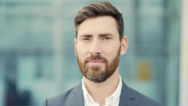 Close Portrait Happy Bearded Caucasian Business Man Looking Camera Face — Stock Video