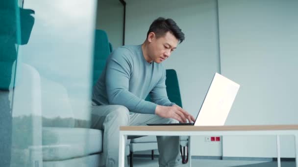 Asian Male Freelancer Working Laptop Modern Office Coworking Center Man — Stock videók