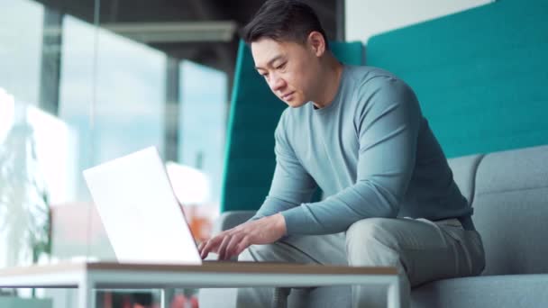 Portrait Thoughtful Young Asian Freelancer Working Laptop Computer Modern Office — Stock videók