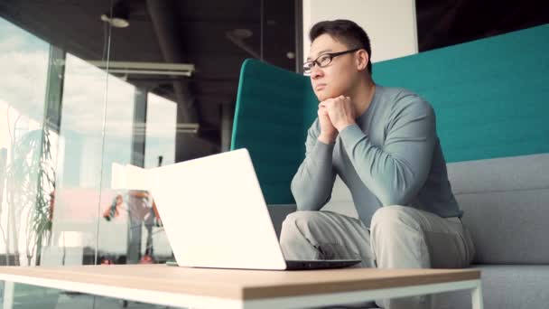 Portrait Thoughtful Young Asian Freelancer Working Laptop Computer Modern Office — 图库视频影像