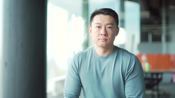 Portrét Mladého Asijského Muže Volné Noze Kancelářský Pracovník Učitel Moderním — Stock video