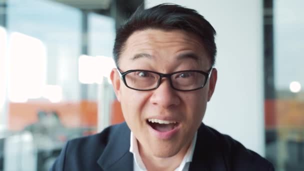 Surprised Asian Business Man Shoots Glasses Shocked Looking Camera Happy — Stock videók