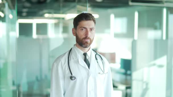 Portrait Confident Bearded Caucasian Serious Doctor Man Serious Looking Camera — Stock Video
