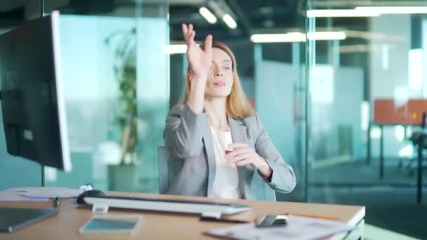 Frau Langweilt Sich Bei Der Arbeit Tut Nichts Die Büroangestellte — Stockvideo