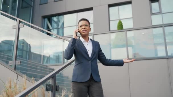 Wanita Jahat Marah Menangis Pengusaha Telepon Genggam Kantor Wanita Bisnis — Stok Video